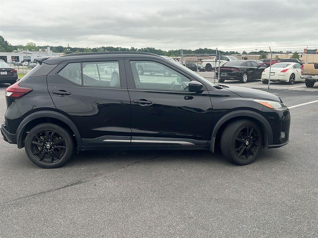 2021 Nissan Kicks SR