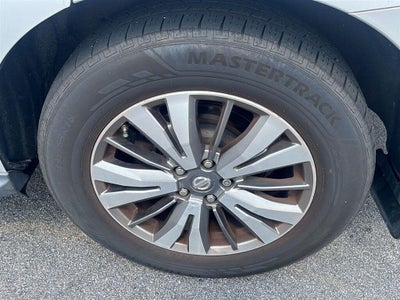 2018 Nissan Pathfinder SV