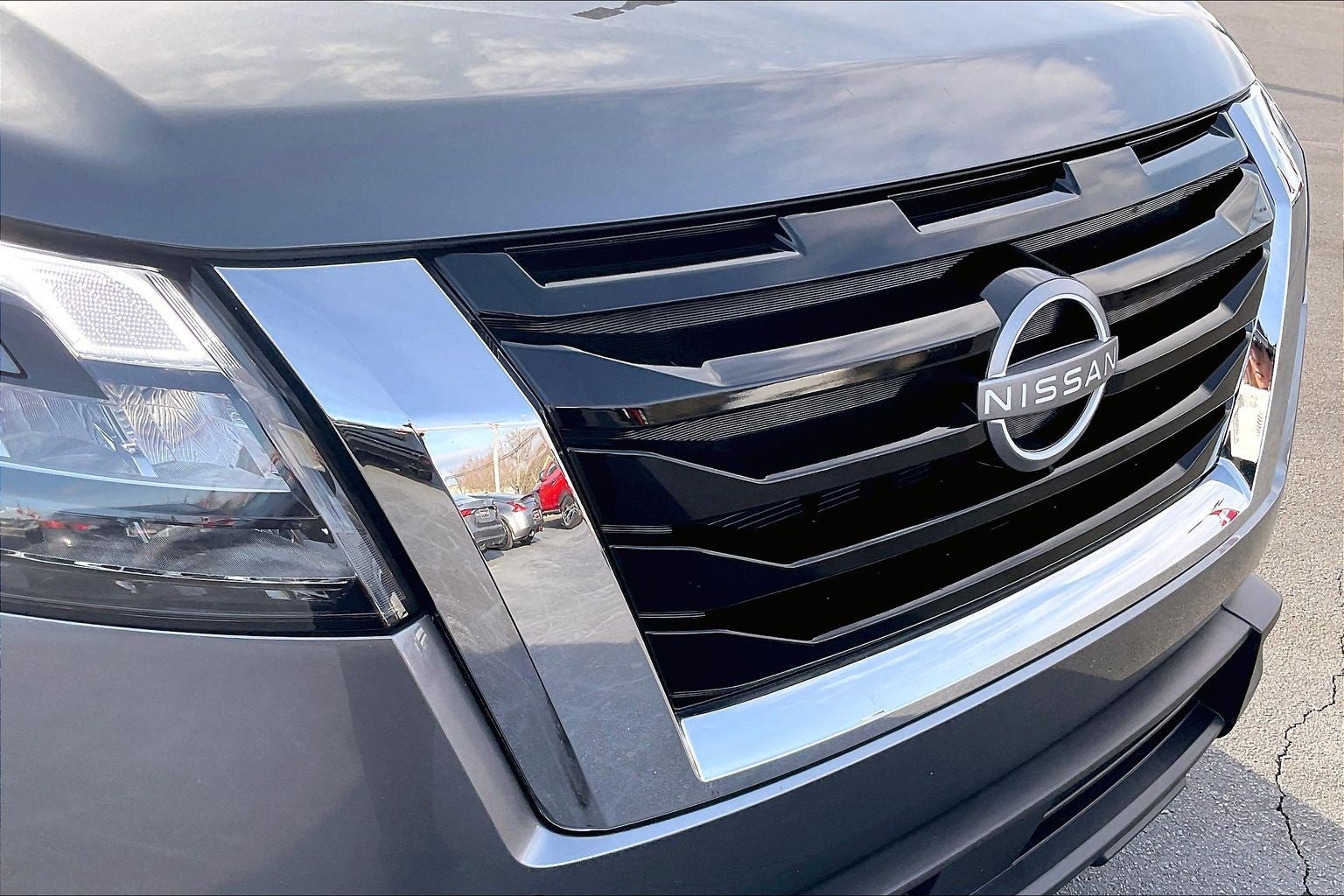 2024 Nissan Pathfinder SV