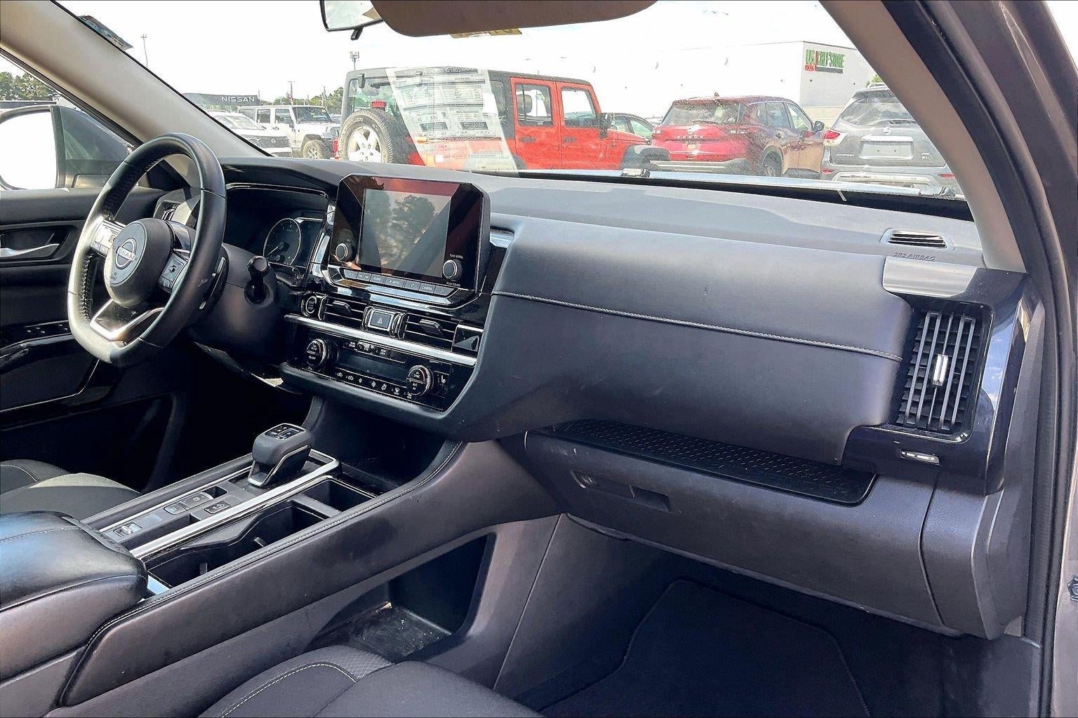 2022 Nissan Pathfinder SV