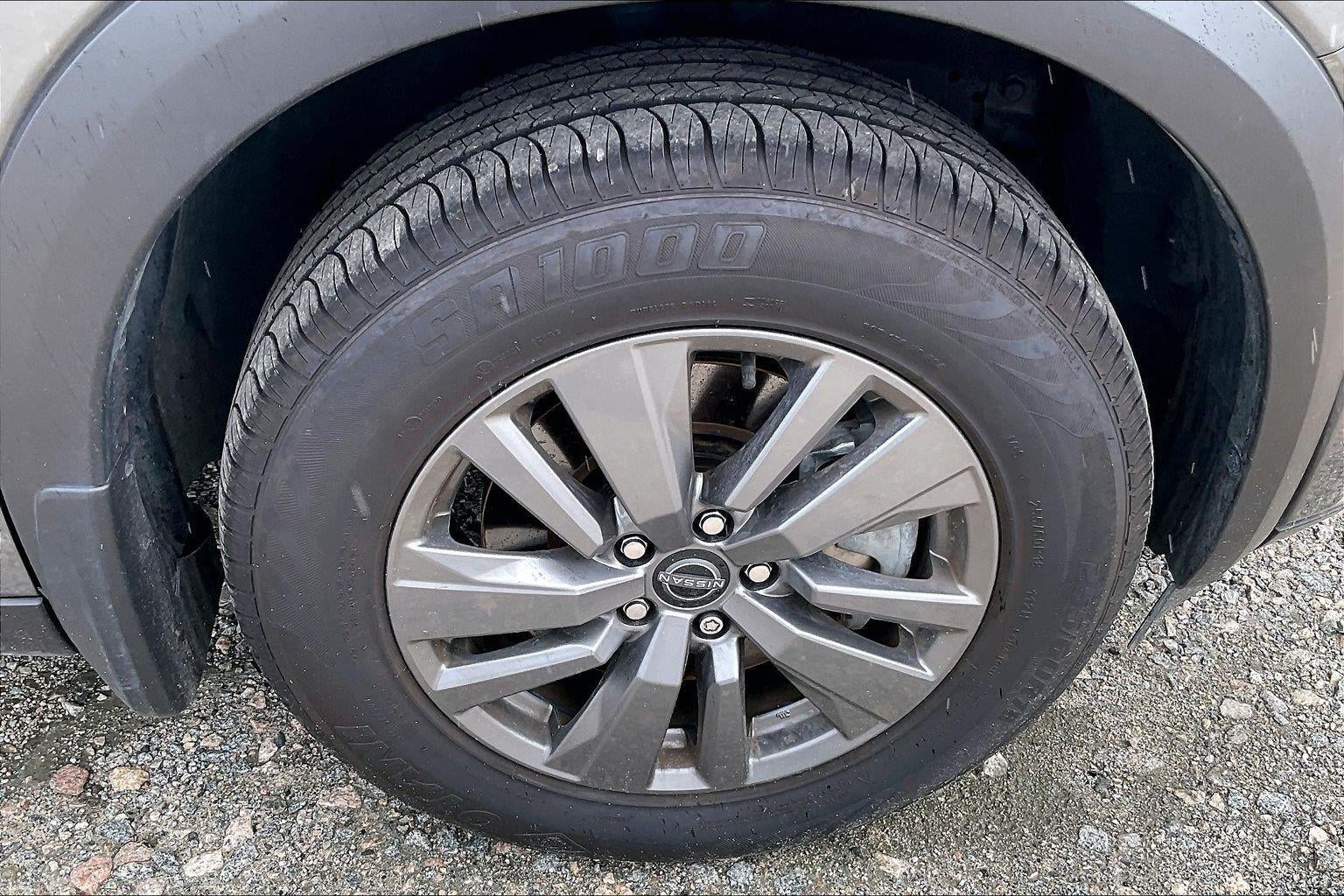 2025 Nissan Pathfinder SV