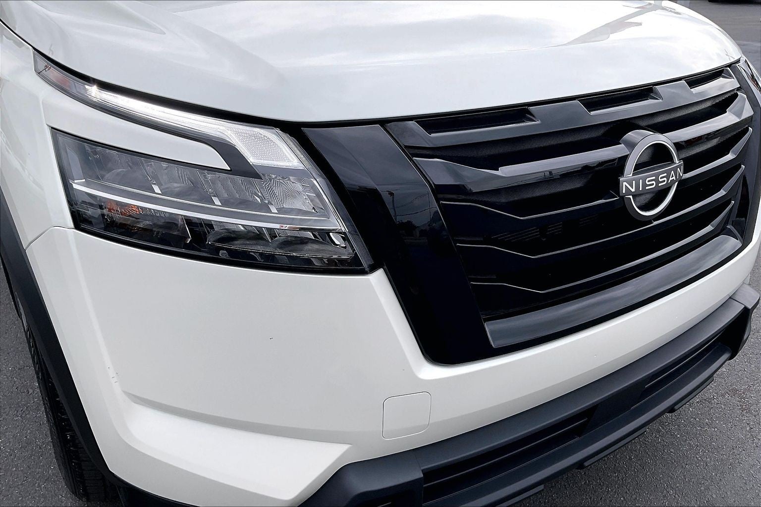 2022 Nissan Pathfinder SV