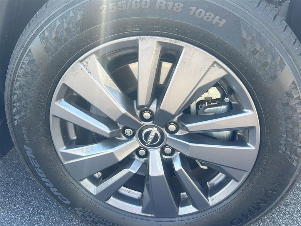 2022 Nissan Pathfinder SV