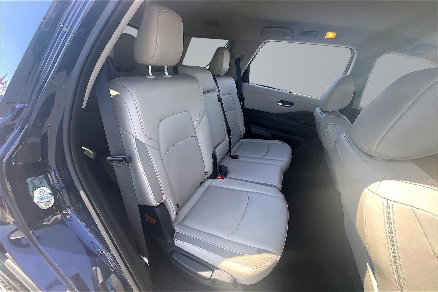 2024 Nissan Pathfinder SL