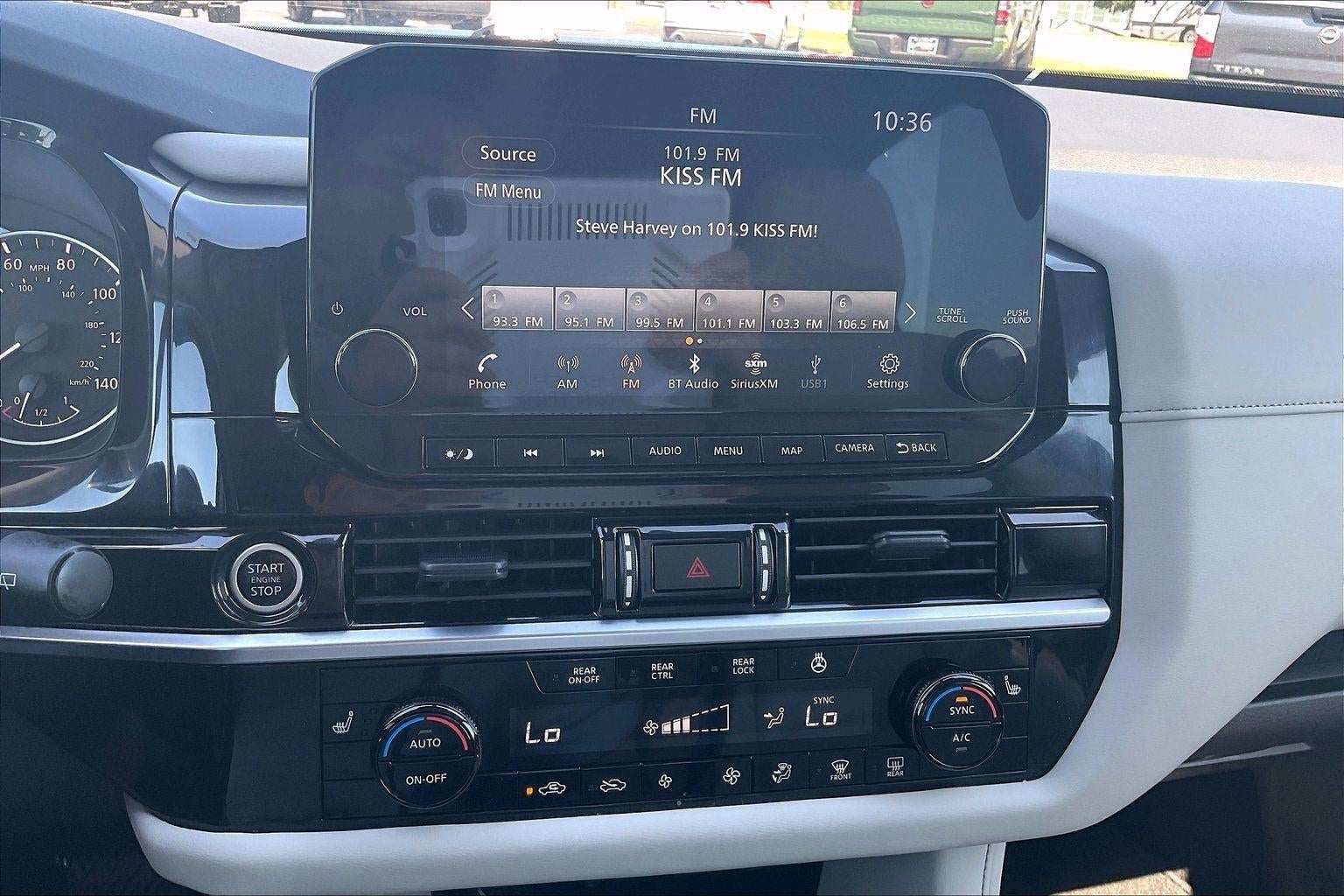 2024 Nissan Pathfinder SL