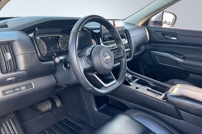 2022 Nissan Pathfinder SL