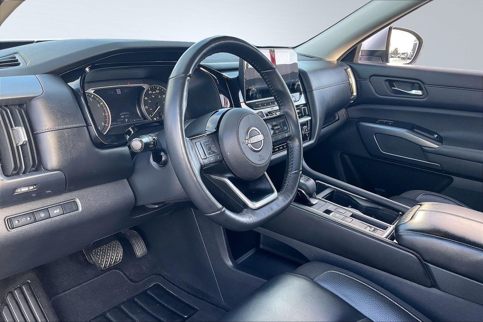 2022 Nissan Pathfinder SL