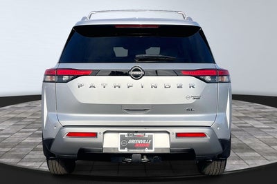 2022 Nissan Pathfinder SL