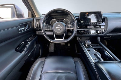 2022 Nissan Pathfinder SL