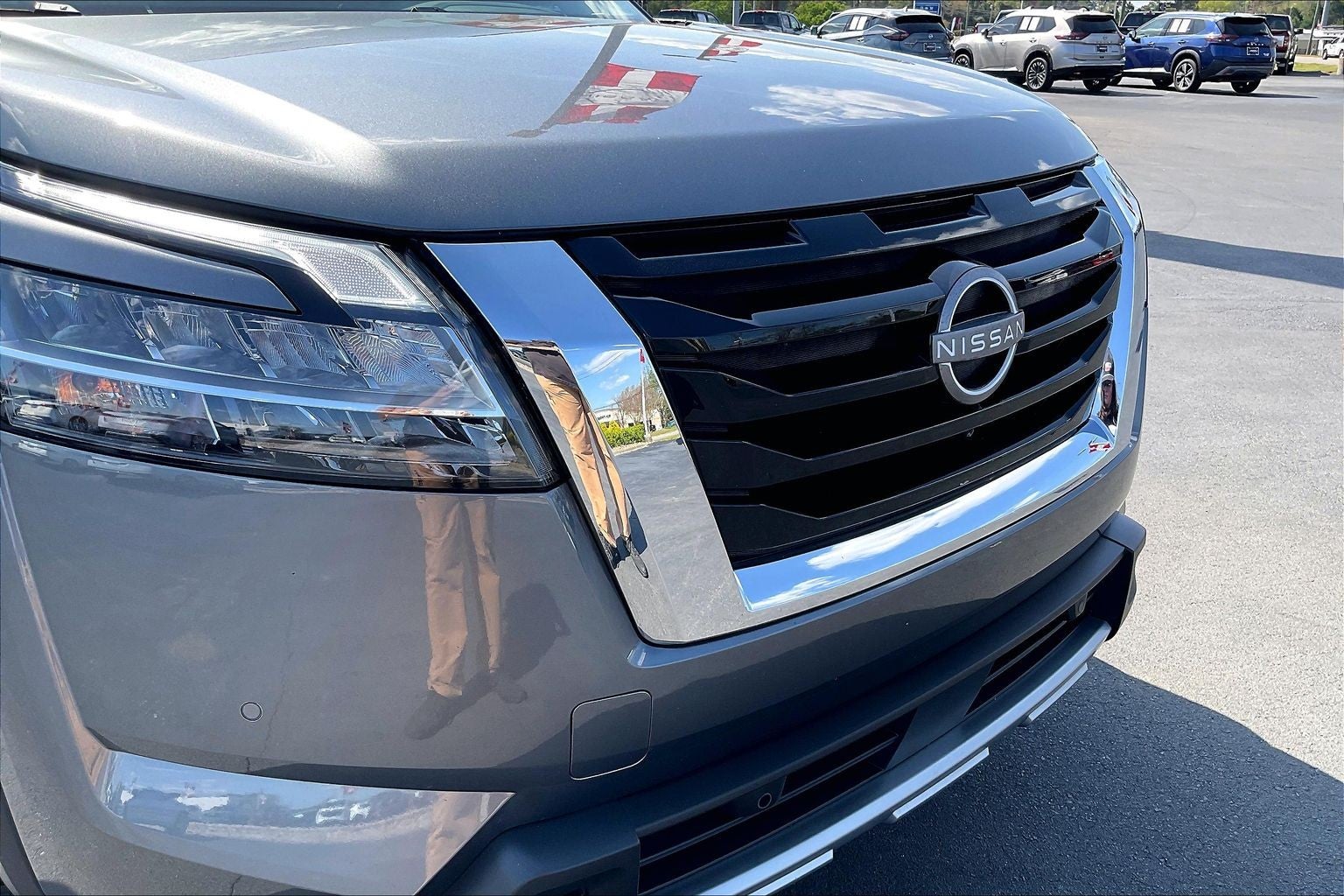 2024 Nissan Pathfinder SL