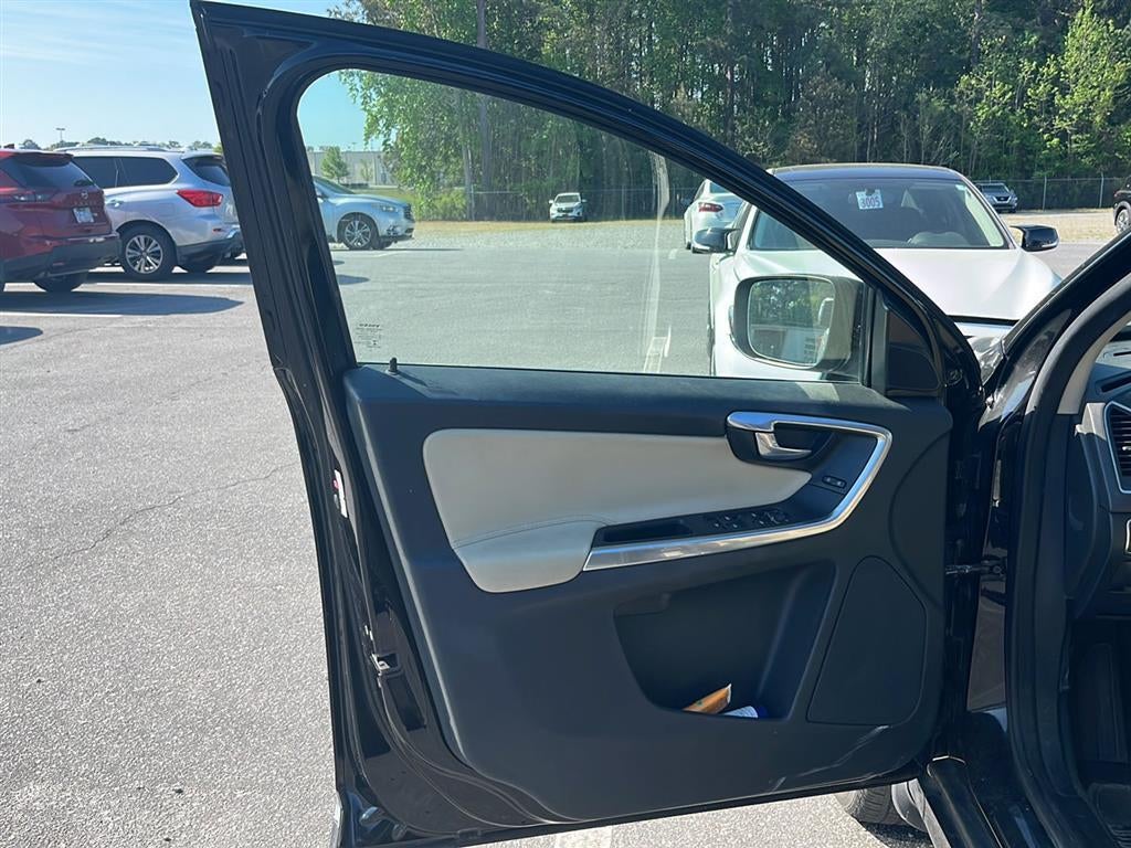 2016 Volvo XC60 T5 Drive-E Platinum