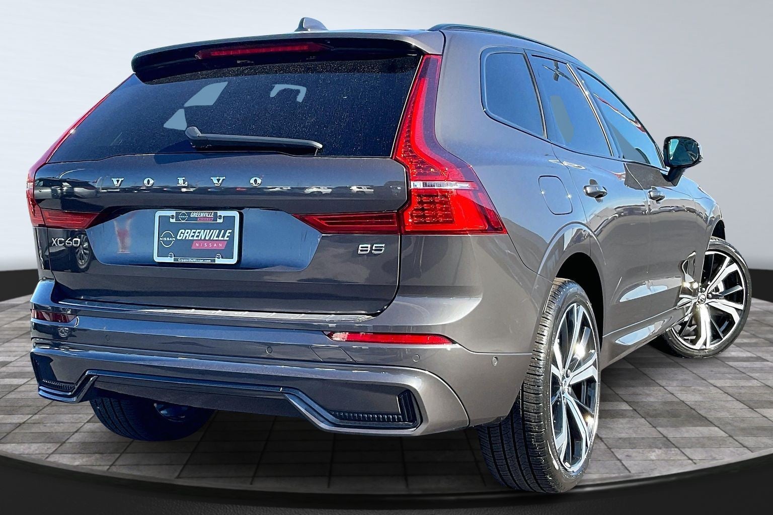 2022 Volvo XC60 R-Design