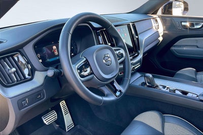 2022 Volvo XC60 R-Design