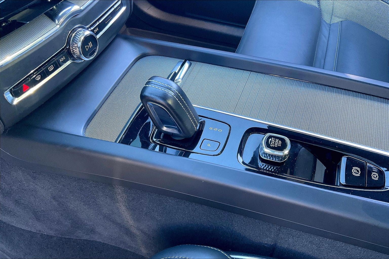 2022 Volvo XC60 R-Design