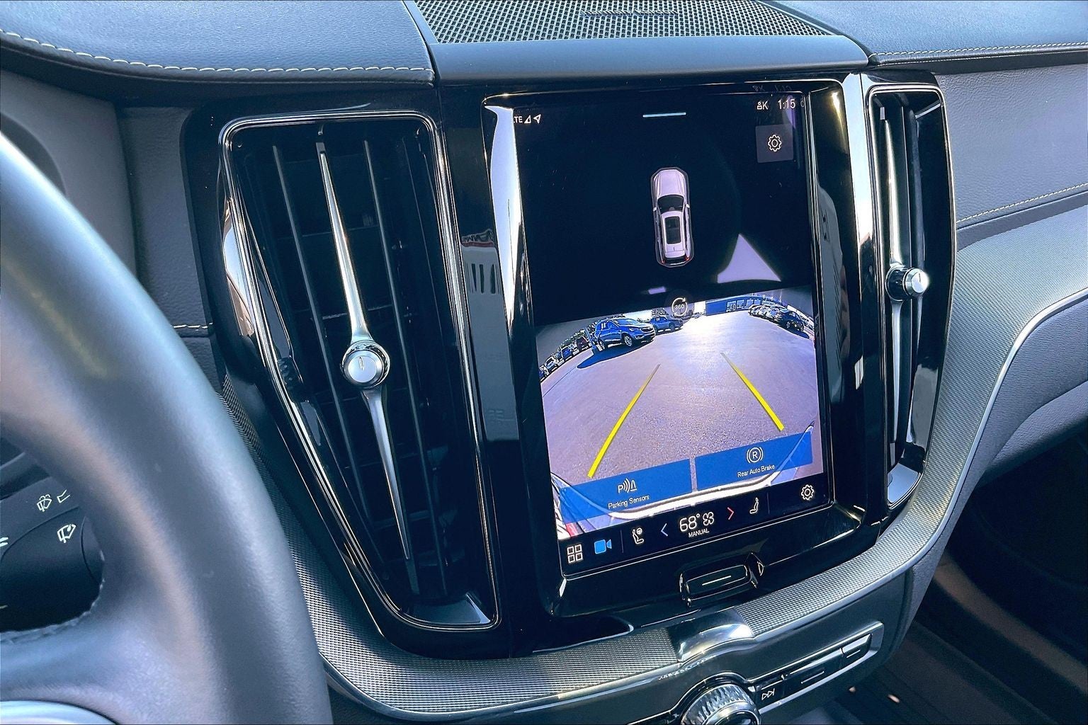 2022 Volvo XC60 R-Design