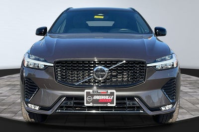 2022 Volvo XC60 R-Design