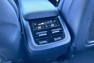 2022 Volvo XC60 R-Design