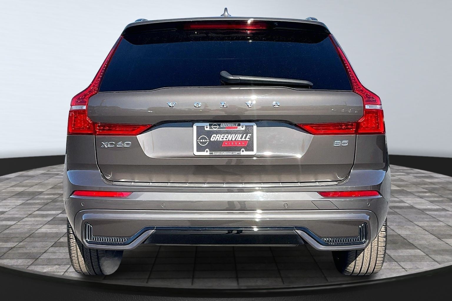 2022 Volvo XC60 R-Design