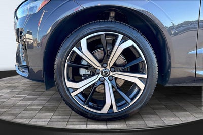 2022 Volvo XC60 R-Design