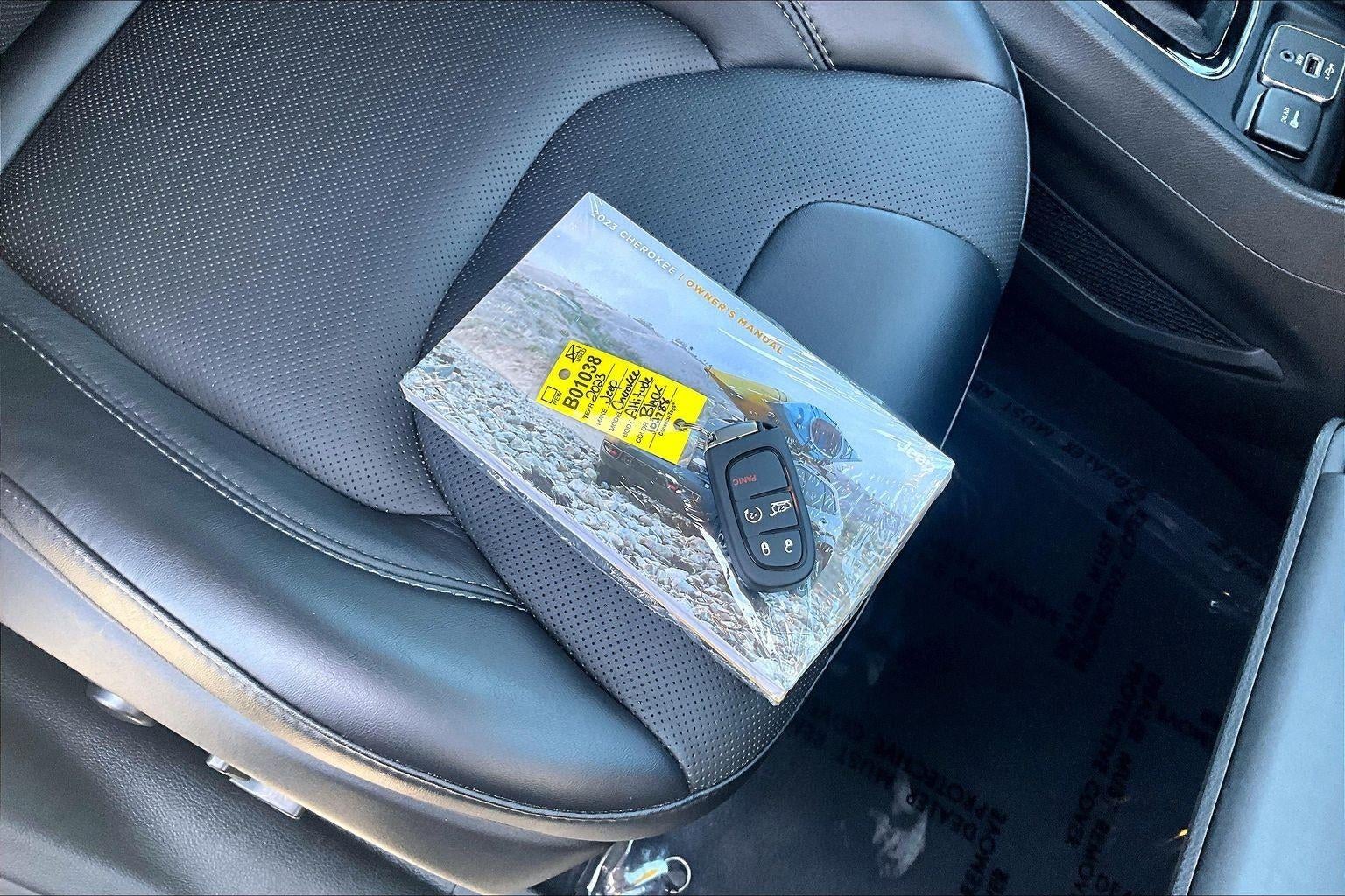 2023 Jeep Cherokee Altitude Lux