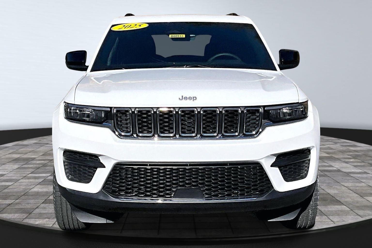 2025 Jeep Grand Cherokee Laredo