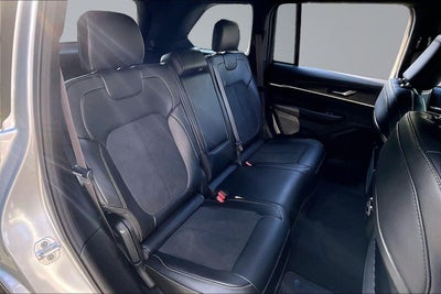 2026 Jeep Grand Cherokee Laredo Altitude
