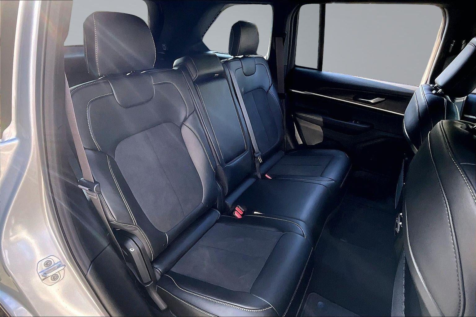 2026 Jeep Grand Cherokee Laredo Altitude