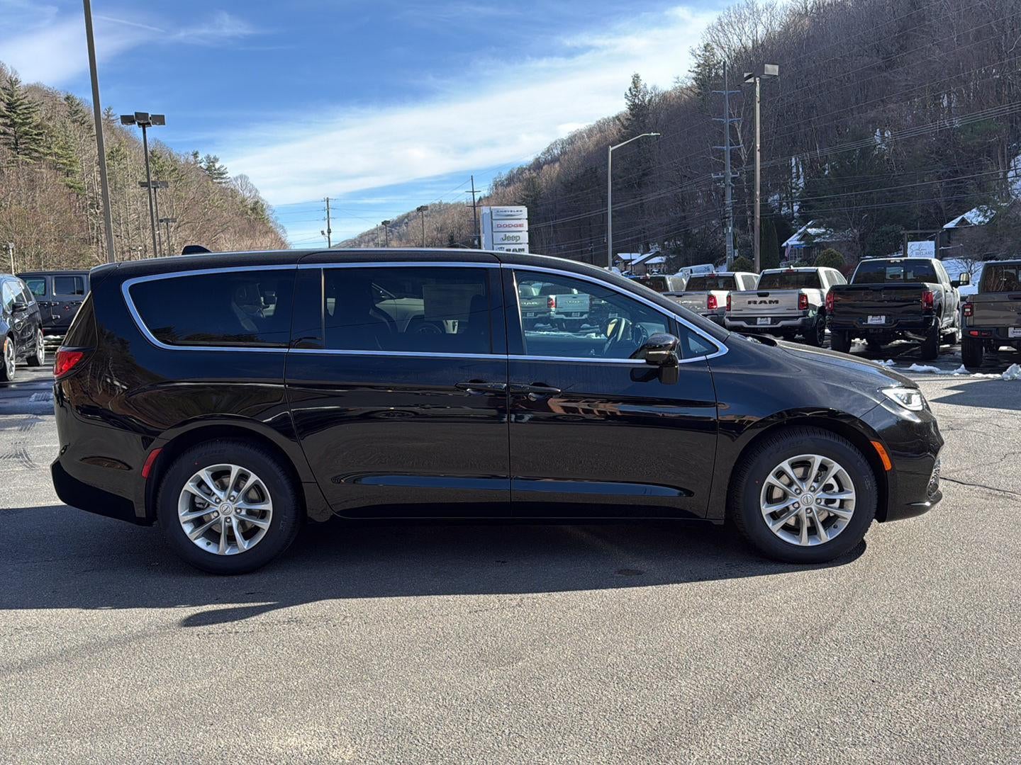 2026 Chrysler Pacifica Select