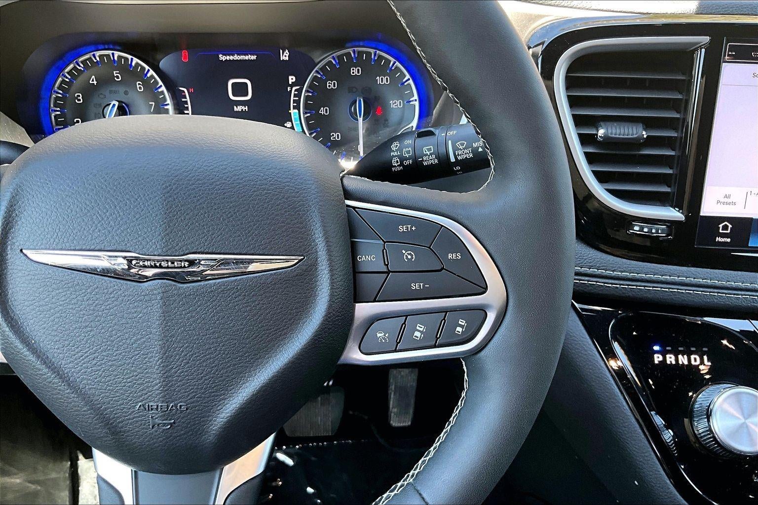 2025 Chrysler Pacifica Select