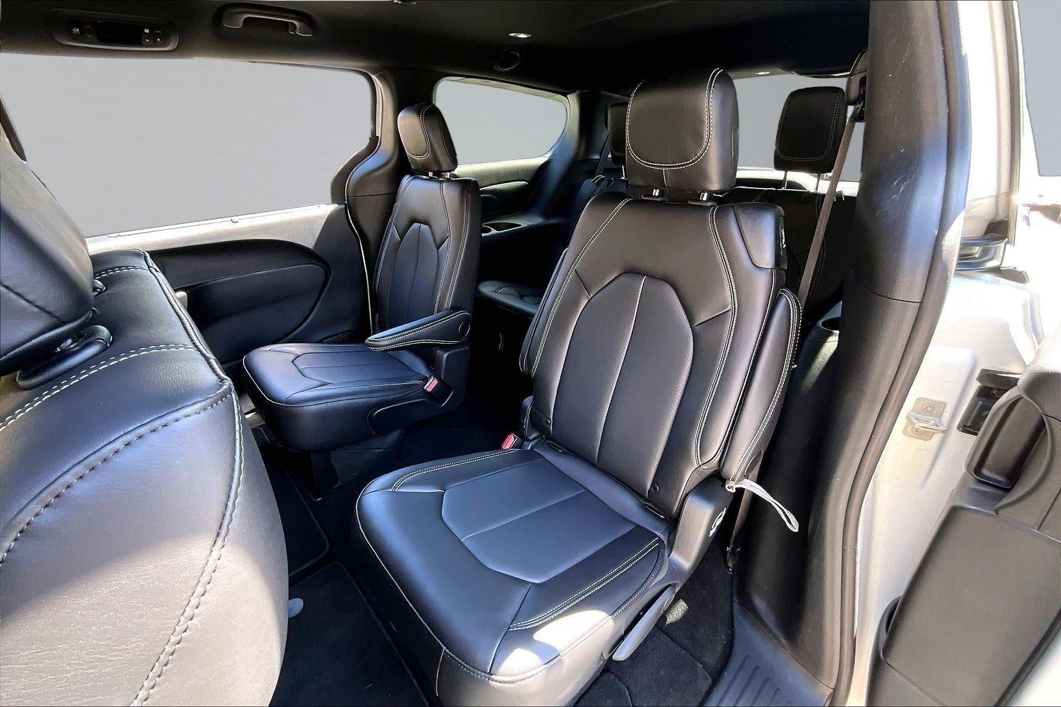 2025 Chrysler Pacifica Select