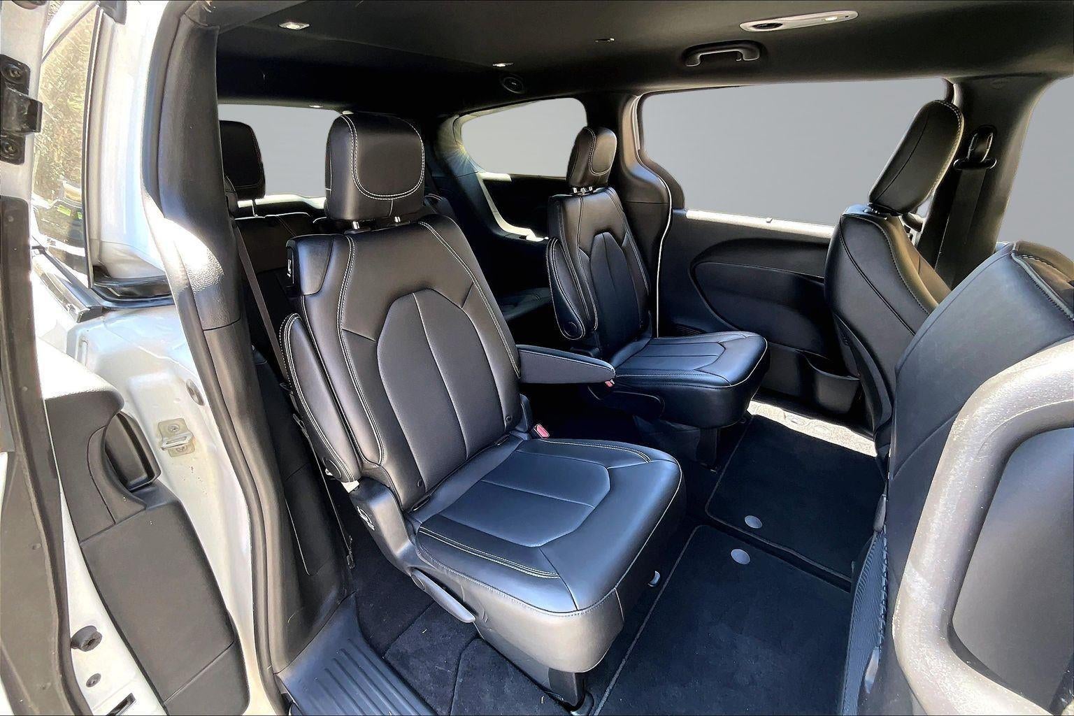 2025 Chrysler Pacifica Select