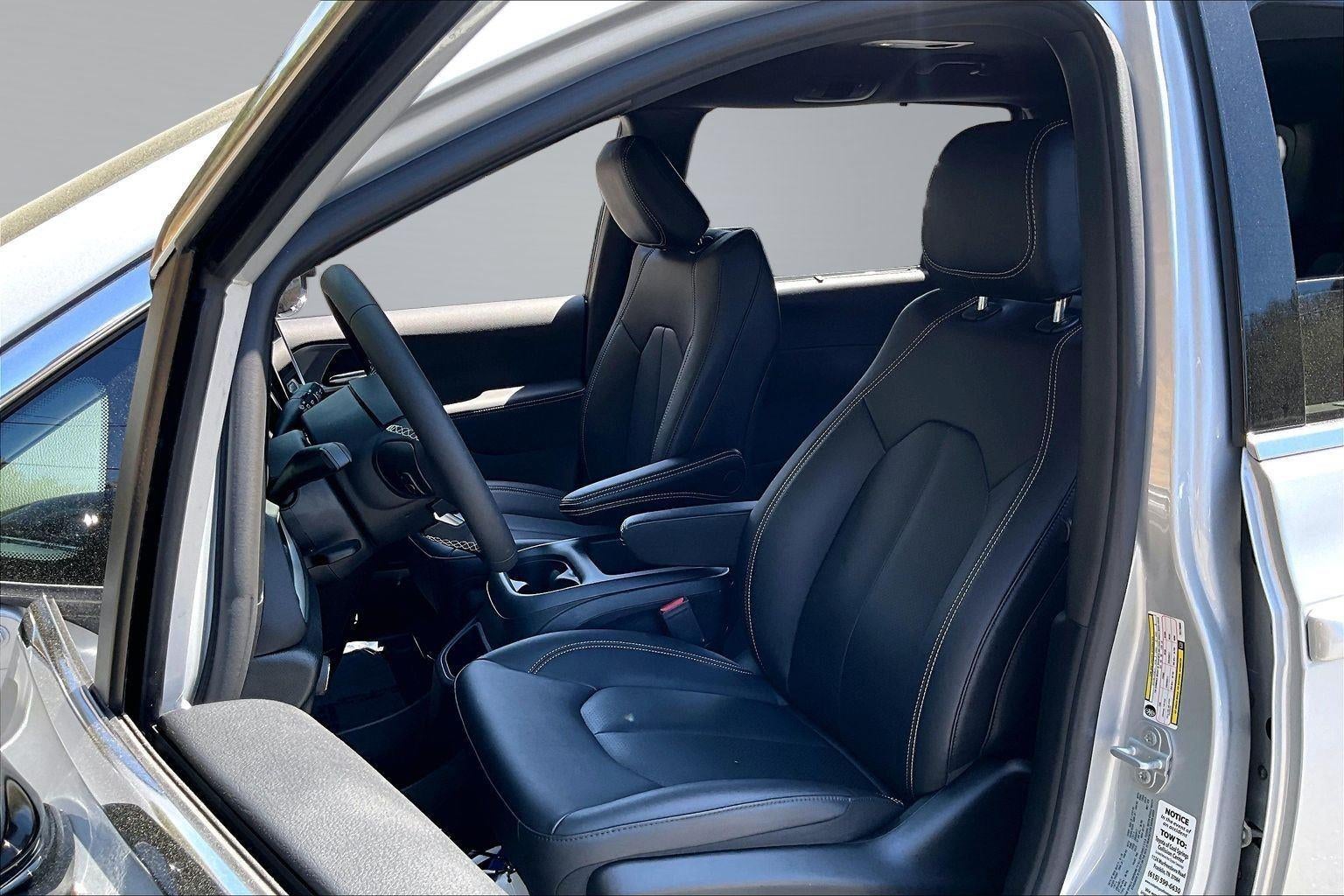 2026 Chrysler Voyager LX