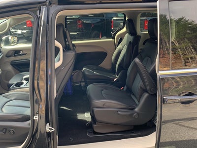 2023 Chrysler Pacifica Hybrid Touring L