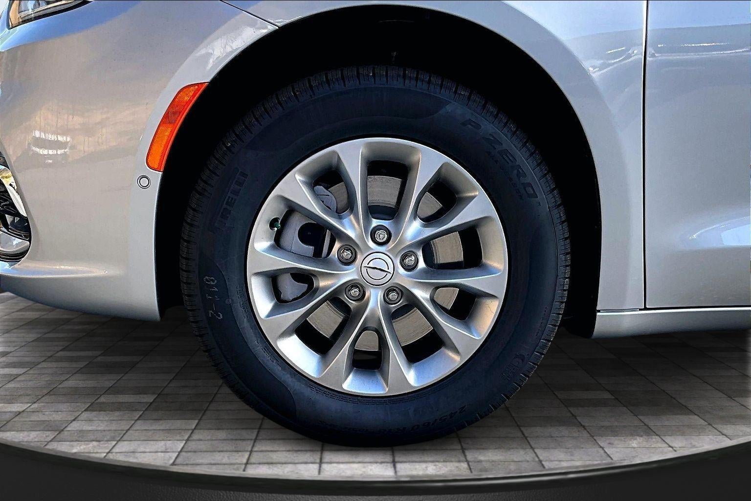 2026 Chrysler Pacifica Select