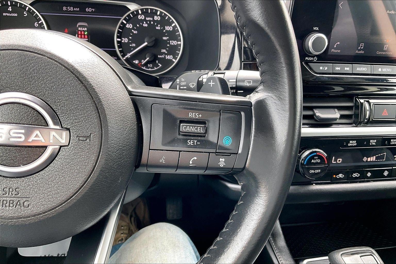 2024 Nissan Pathfinder SV