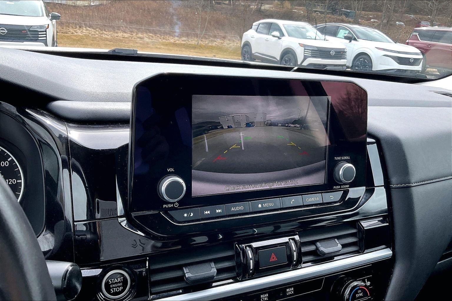 2024 Nissan Pathfinder SV