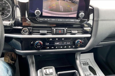 2024 Nissan Pathfinder SV