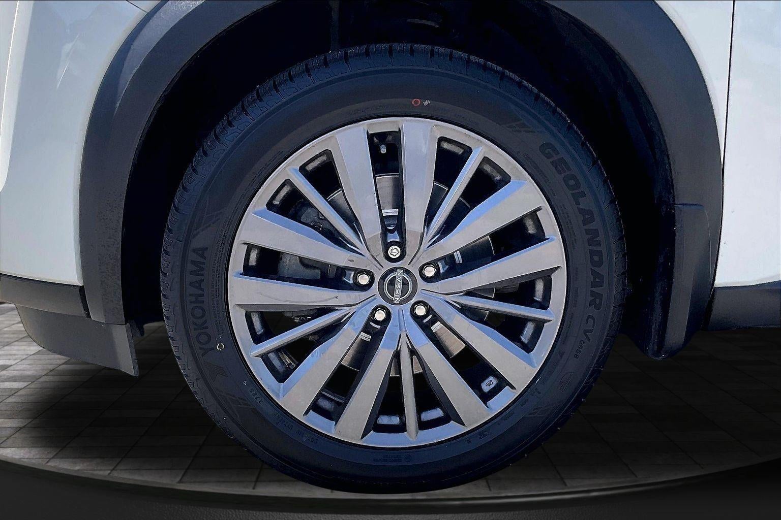 2023 Nissan Pathfinder SL