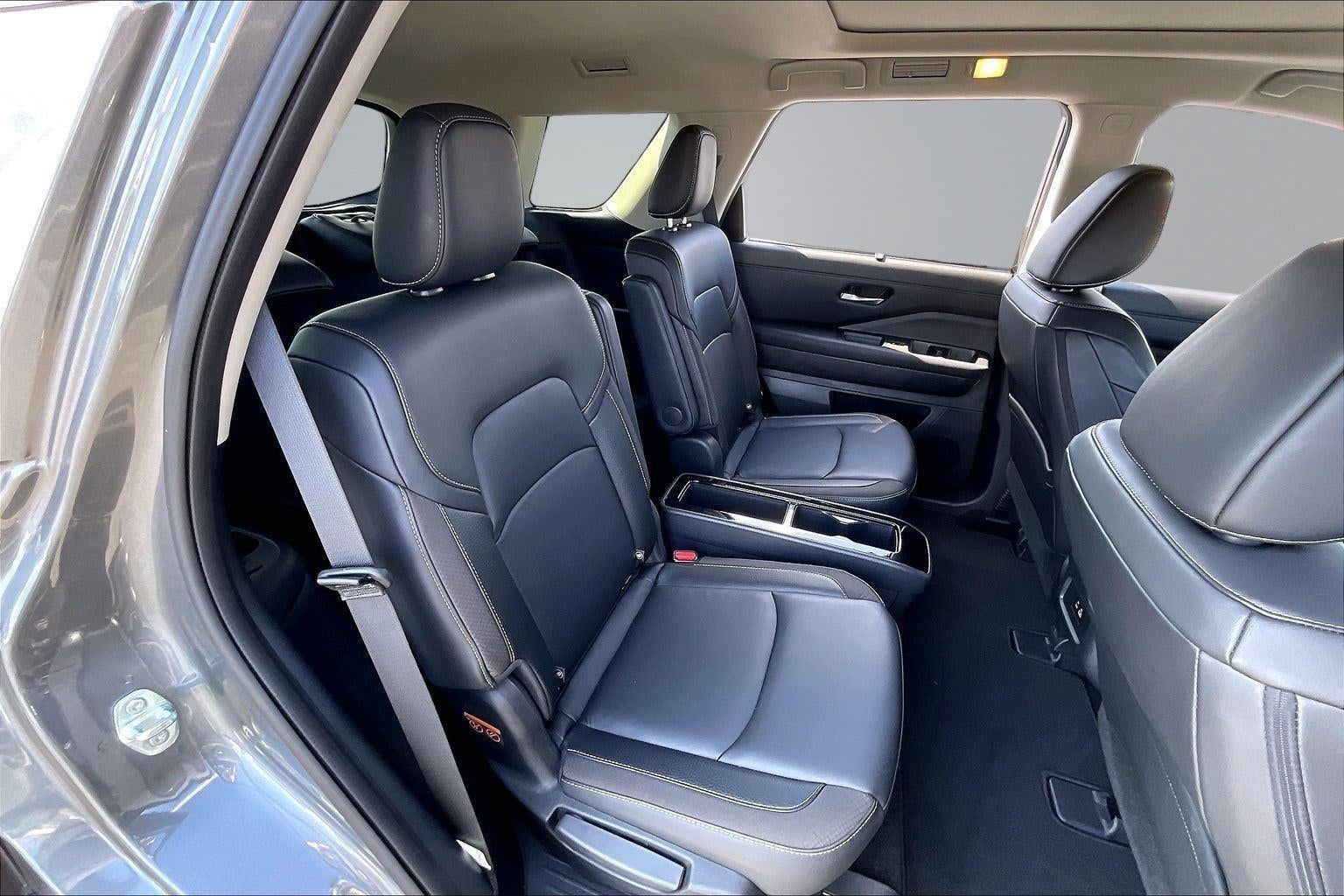 2024 Nissan Pathfinder SL